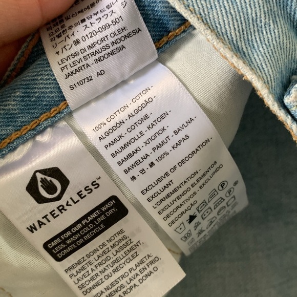 Women’s frayed Levis 501 Jean‎ shorts size W33 light Wash buttons fly distressed - Picture 6 of 9